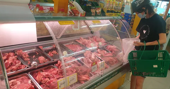 Quyết định đóng cửa tạm thời chợ đầu mối Hóc Môn được doanh nghiệp khẳng định không ảnh hưởng nhiều đến nguồn cung thực phẩm cho TP - Ảnh: N.TRÍ