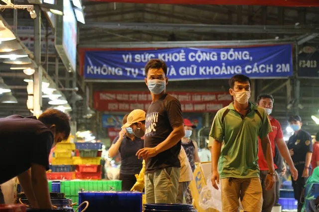 Chợ đầu mối Bình Điền tạm dừng mua bán trực tiếp từ 8 giờ sáng nay ảnh 1