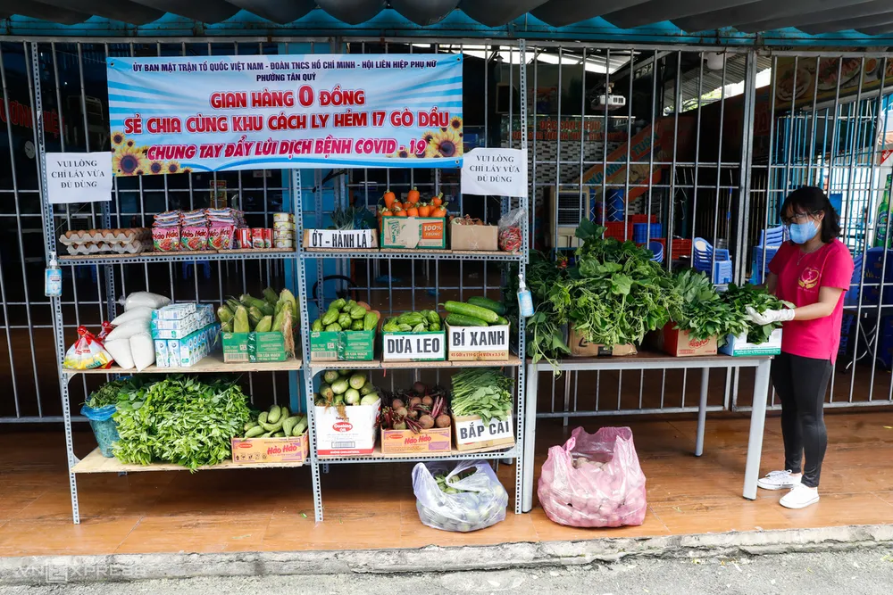 TPHCM đã dự trữ 120.000 tấn hàng hóa, siêu thị tăng thời gian mở cửa khi giãn cách theo Chỉ thị 16 ảnh 2