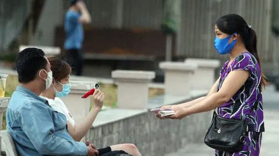 Đang xét duyệt hồ sơ hỗ trợ người khó khăn vì Covid-19 của gần 70.000 người bán hàng rong, vé số ảnh 1