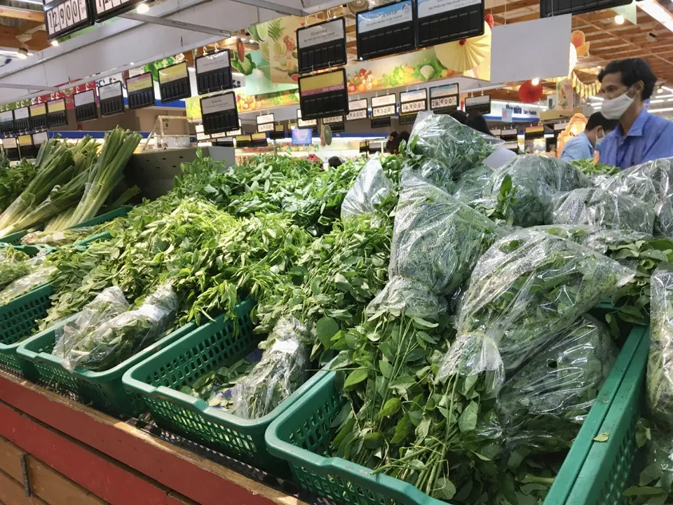 Thế khó của siêu thị khi gánh nhiệm vụ lo bữa ăn cho hàng triệu người dân TPHCM trong đại dịch ảnh 1