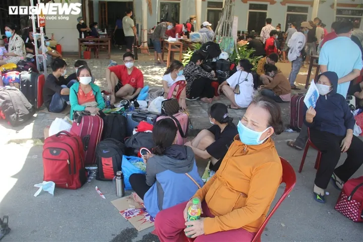 Để người ngoại tỉnh yên tâm ở lại TPHCM: Vaccine, lương thực, việc làm, chỗ ở ảnh 1