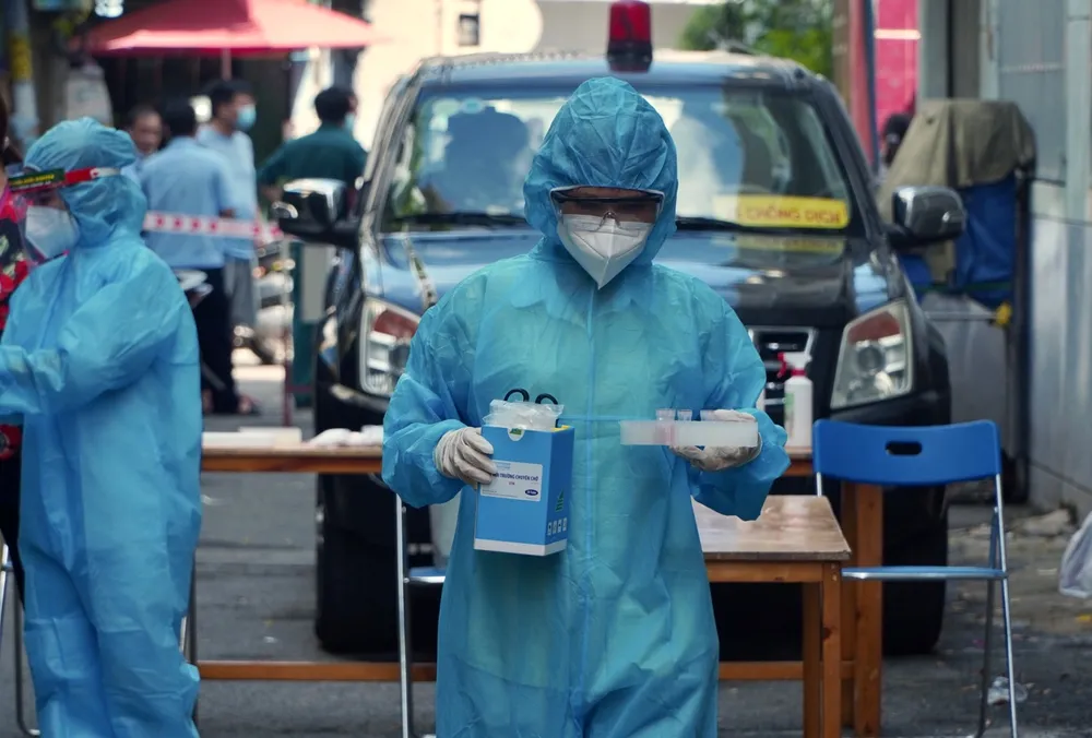 Chính phủ ra Nghị quyết TPHCM phấn đấu kiểm soát dịch Covid-19 trước ngày 15-9 ảnh 3