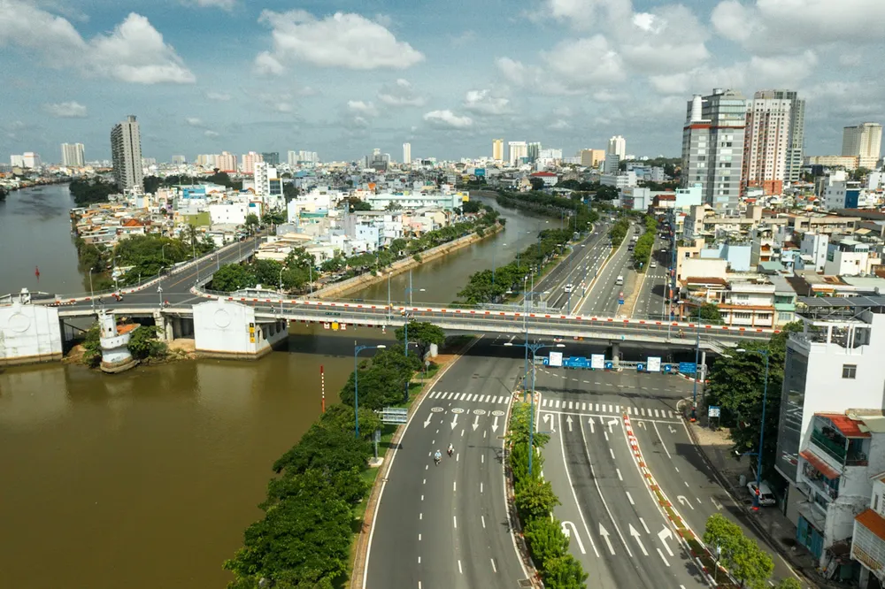 TPHCM sẽ kéo dài thực hiện giãn cách xã hội theo Chỉ thị 16 sau ngày 15-8, vì số ca nhiễm Covid-19 vẫn ở mức cao và diễn biến phức tạp. Ảnh: Hải An