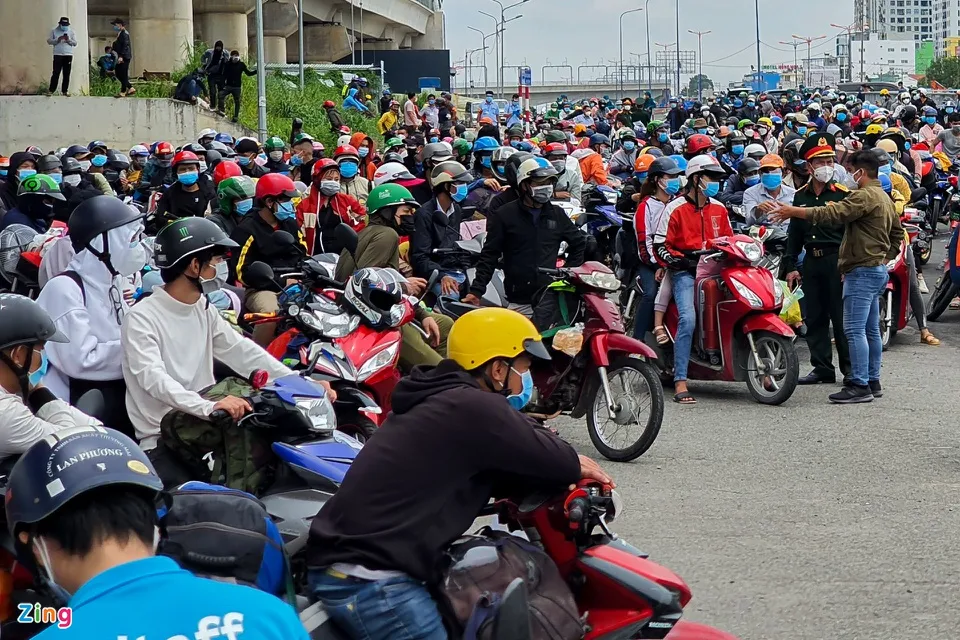 TPHCM hỗ trợ tiền trọ, lương thực, tiền mặt cho người dân gặp khó khăn ảnh 2