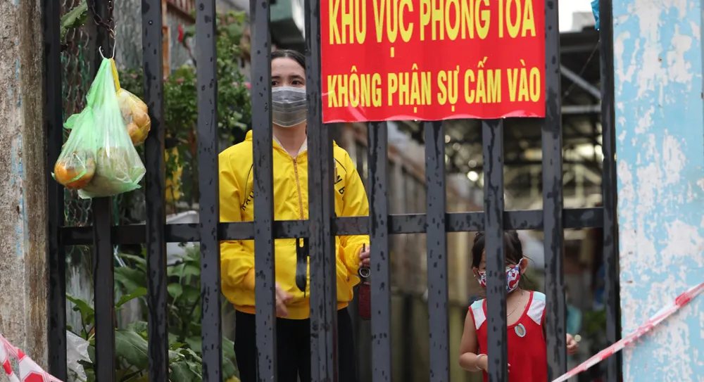 Từ 23-8, người dân TPHCM không tự đi chợ, lực lượng chức năng sẽ đưa lương thực tận nhà ảnh 1