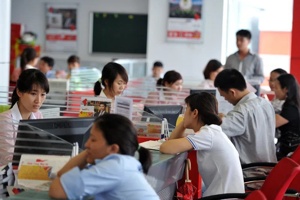 Chủ tịch, tổng giám đốc ngân hàng thu nhập bao nhiêu mỗi tháng? ảnh 1