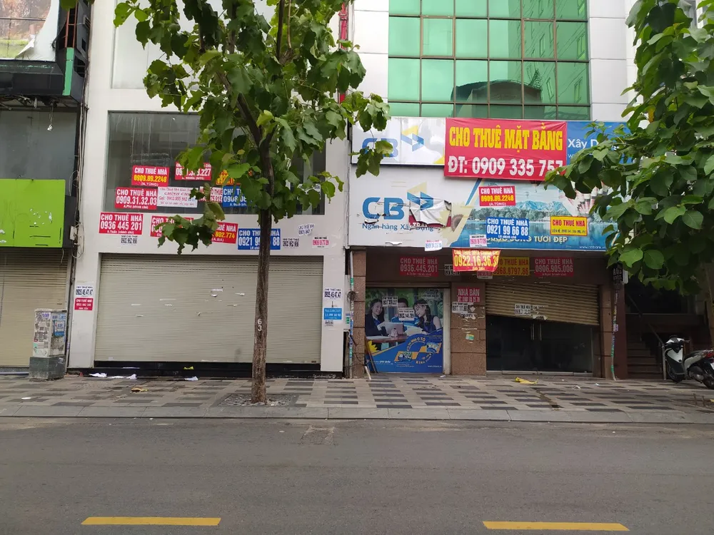 Nhà phố cho thuê dồn dập giảm giá vẫn không giữ nổi khách, nhiều người ôm tiền chờ cơ hội ảnh 1