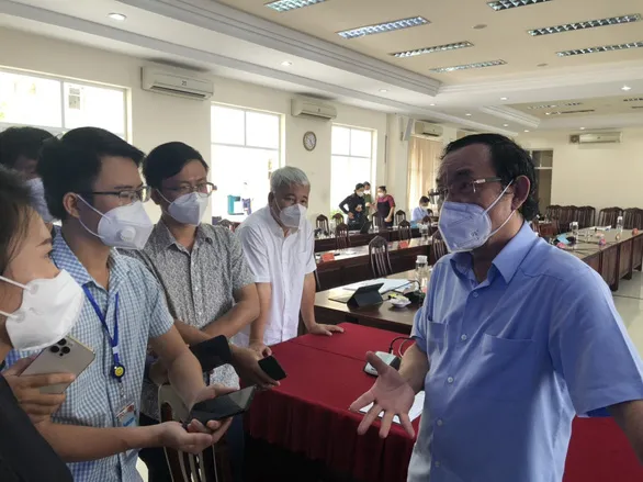 Bí thư Thành ủy Nguyễn Văn Nên: TPHCM sẽ mở cửa từng bước, không thể giãn cách nghiêm ngặt mãi được ảnh 2