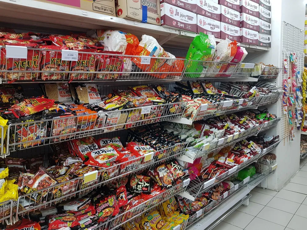 Nguy cơ đứt nguồn cung mì gói và đồ hộp ở TPHCM ảnh 2