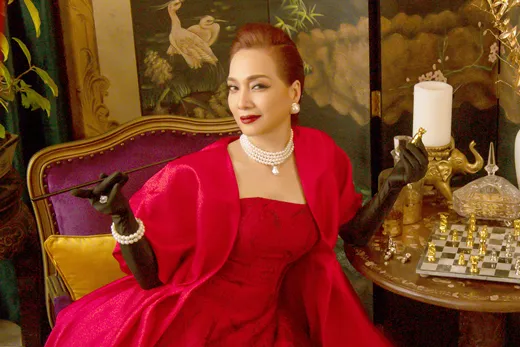 Lê Khanh tóc dài trong “Gái già lắm chiêu 3”.