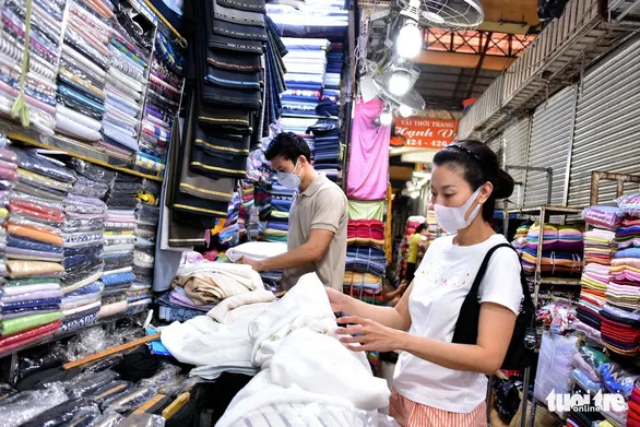 Phó thủ tướng Lê Minh Khái yêu cầu Bộ Tài chính hướng dẫn kịp thời cho người dân, doanh nghiệp để chính sách giảm thuế VAT thông suốt, phát huy hiệu quả - Ảnh: NGỌC PHƯỢNG