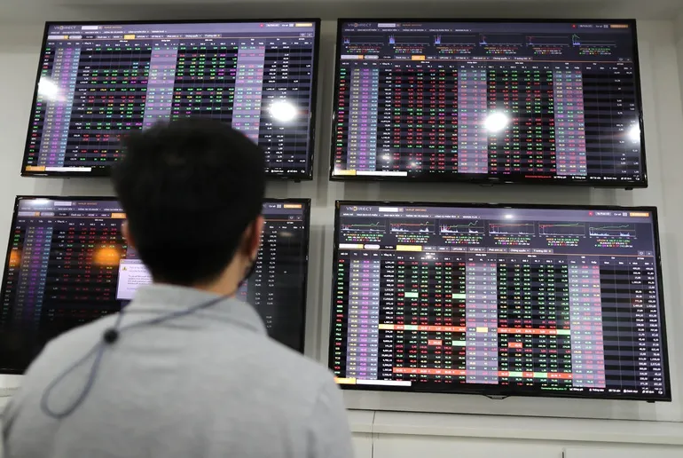 F0 chứng khoán ngấm đòn khi thành cừu non và bị thịt với hàng phím - 3