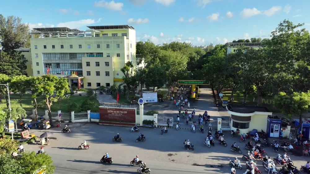Trường ĐH Trà Vinh công bố điểm chuẩn năm 2025 và chính sách hỗ trợ tân sinh viên