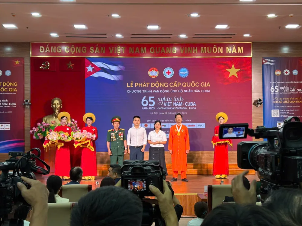 Le phat dong ung ho Cuba_2.jpeg