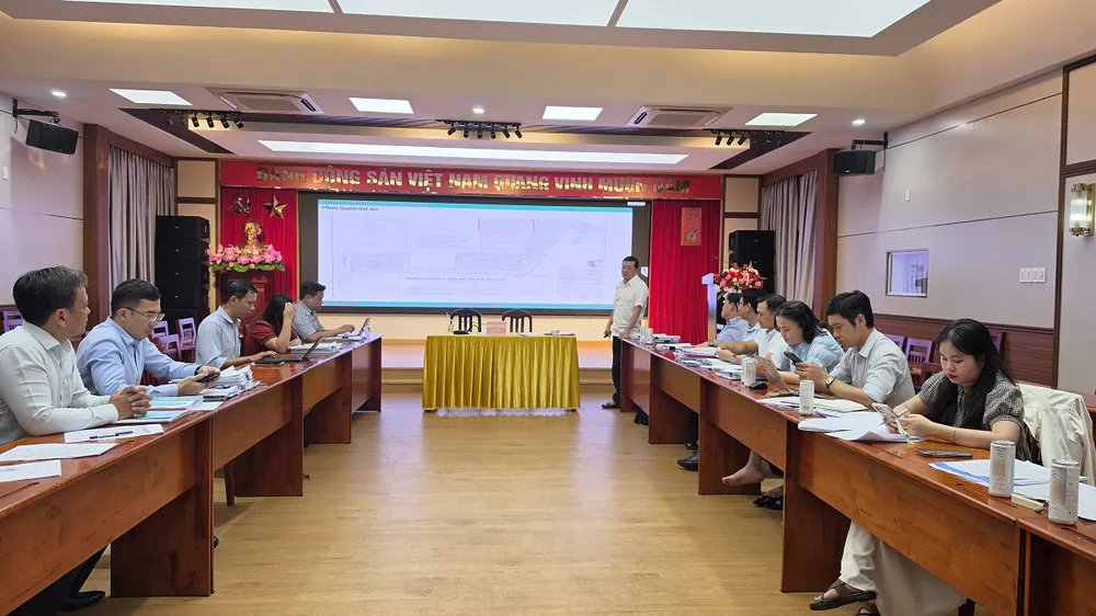 Giám đốc Nguyễn Toàn Thắng chủ trì cuộc họp Tổ 1645 chiều 17-9.
