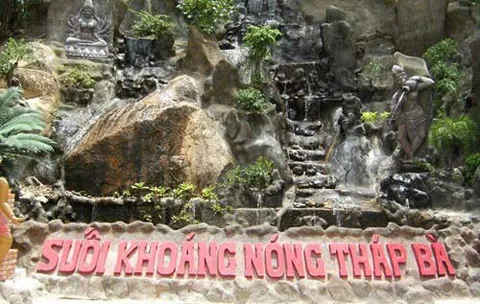 Suối nước khoáng Tháp Bà