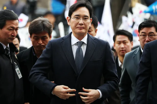  Lee Jae Yong (hay được phương Tây biết đến dưới cái tên Jay Y. Lee) Thái tử của tập đoàn Samsung 