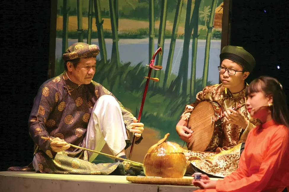 "Cai luong - Hundred years of origin" - The youth's respect for the traditional art ảnh 1