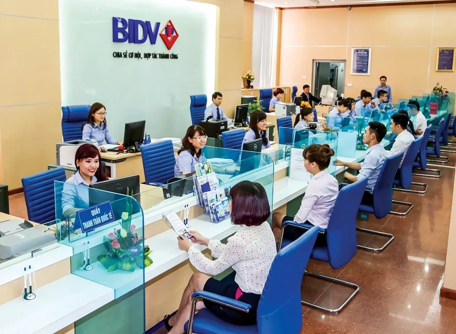 Customers are being served at BIDV.