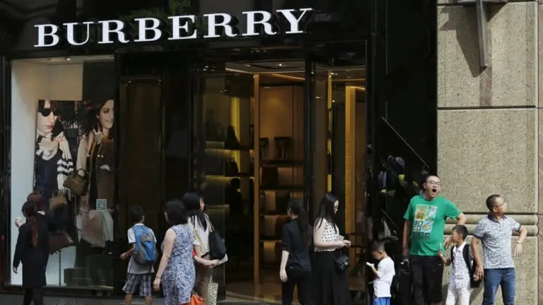 Hong Kong no longer a 'go-to place' for luxury shopping ảnh 2