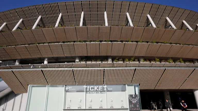 In costly blow to Tokyo, Olympics are postponed a year ảnh 2