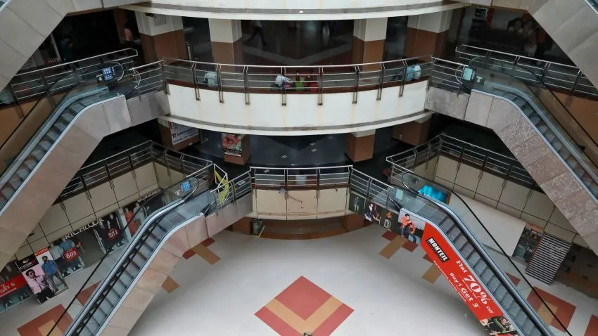 An empty shopping mall in Gurugram, pictured on Mar. 19: lockdown will ruin the income of brick-and-mortar shops which are already suffering from online competition. © Reuters