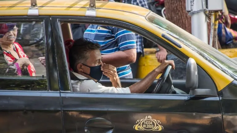 India's coronavirus lockdown spells disaster for struggling economy ảnh 1