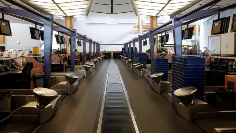 Asia's borders, business and trade reshaped by coronavirus ảnh 2