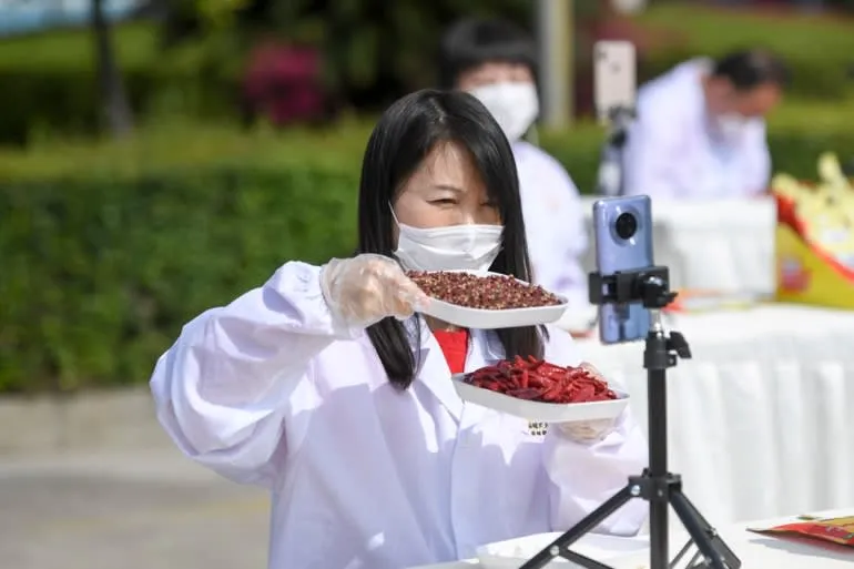 Asia's borders, business and trade reshaped by coronavirus ảnh 4