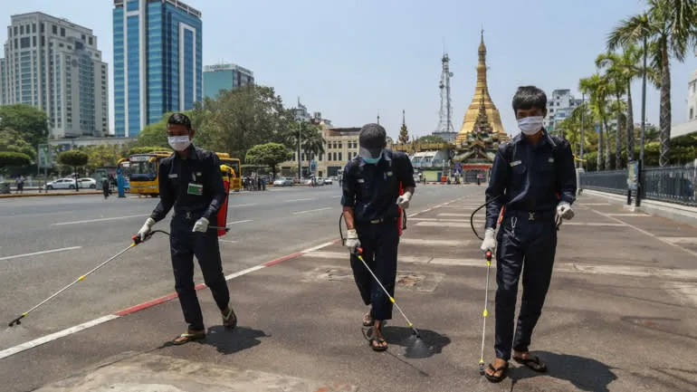 Coronavirus latest: Japan to send cloth face masks to every household ảnh 7