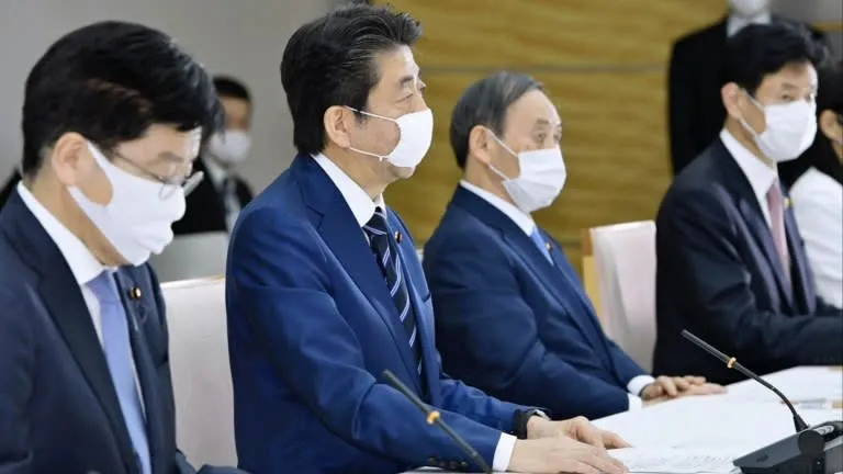 Coronavirus latest: Japan to send cloth face masks to every household ảnh 4