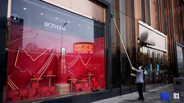 Coronavirus latest: US stocks fall 4% on fears of economic deep freeze ảnh 9