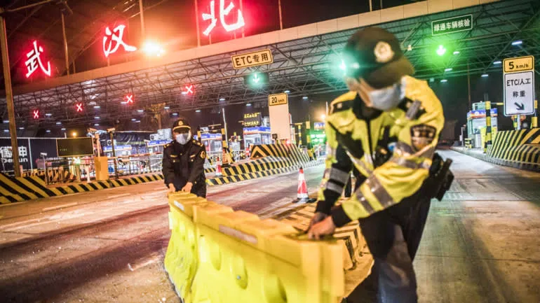 Wuhan liberated but Xi's coronavirus victory day remains elusive ảnh 1