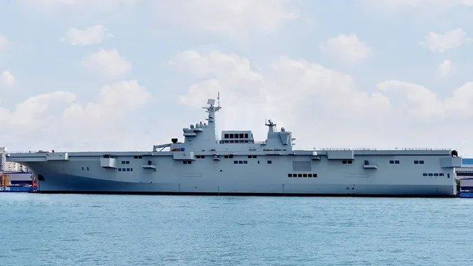 Tàu tấn công đổ bộ trực thăng Type 075 đầu tiên của Trung Quốc bị cháy - ảnh 4