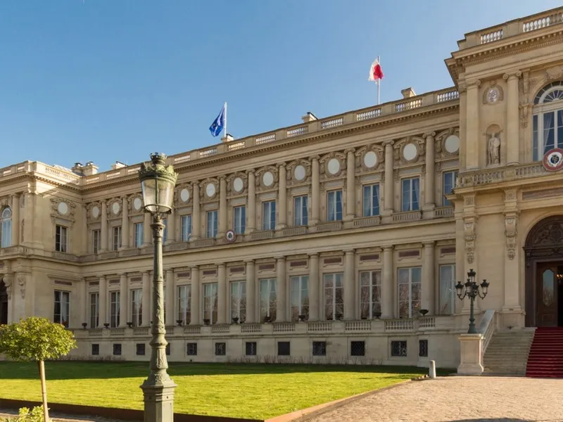 Pháp triệu tập đại sứ Trung Quốc phản đối bình luận COVID-19 - ảnh 1