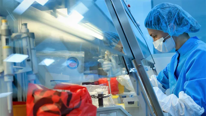 Nga bắt đầu phân phối vắc-xin ngừa Covid-19 - Ảnh 1.