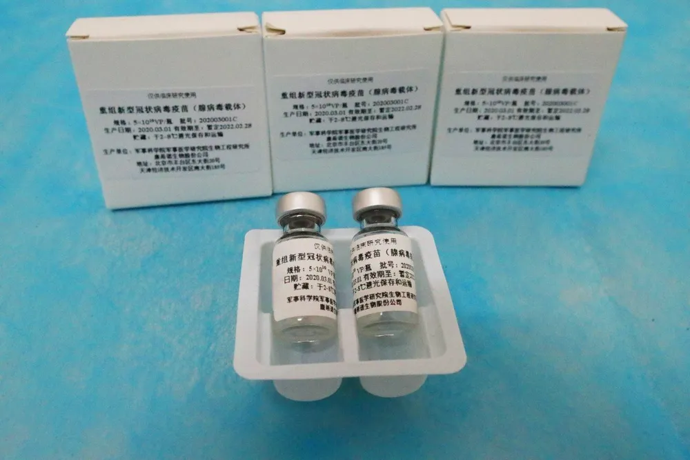 Trung Quốc chuẩn bị sản xuất hàng loạt vắc-xin coronavirus mặc dù các thử nghiệm lâm sàng vẫn chưa hoàn tất.