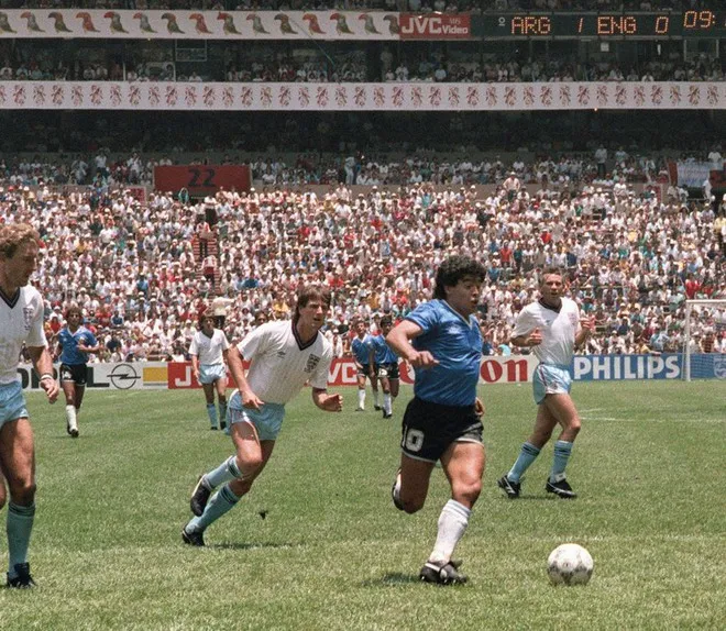 Vua bóng đá Pele sốc khi 'đối thủ' vĩ đại Maradona vĩnh viễn ra đi - ảnh 2