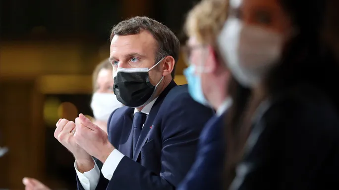 Tổng thống Pháp Macron phát biểu trong một sự kiện về khí hậu ngày 14-12 ở Paris. Ảnh: AP