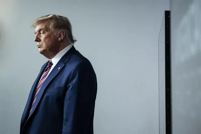 Chủ tịch Hạ viện Mỹ Pelosi kêu gọi phế truất Trump - 1