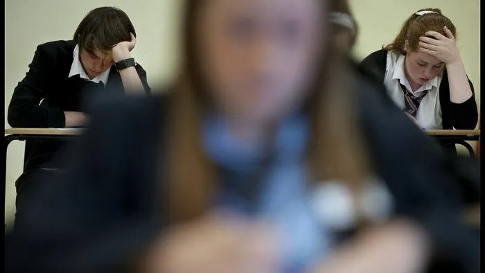 Học sinh Anh sẽ trở lại lớp học vào ngày 8 tháng 3 © FT