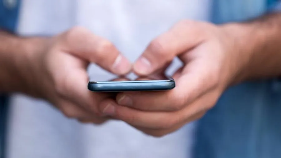 Cơ sở hạ tầng hạn chế tại khu vực n&ocirc;ng th&ocirc;n l&agrave; một trở ngại với hoạt động b&aacute;n h&agrave;ng qua nền tảng Facebook - Ảnh: iStock