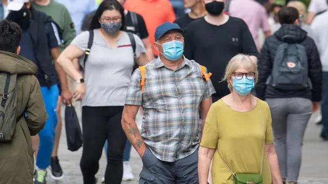 Anh bỏ toàn bộ biện pháp chống Covid-19 dù có gần 50.000 ca nhiễm mỗi ngày - Ảnh 1.