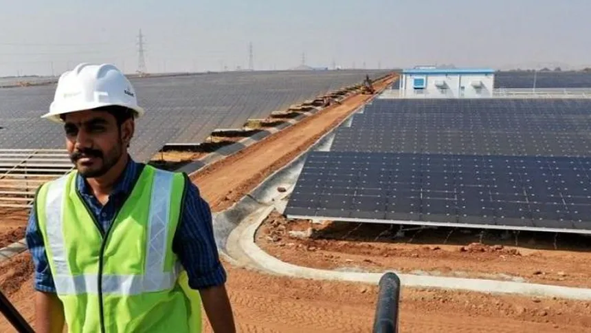 Công viên điện mặt trời 2.000 MW Shakti Sthala tại thị trấn Pavagada, bang Karnataka, Ấn Độ. Ảnh: AFP