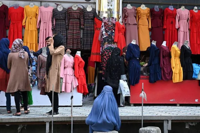 Taliban sẽ điều hành nền kinh tế 22 tỉ USD như thế nào? ảnh 1