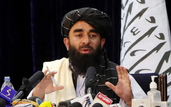 Taliban cấm người Afghanistan đến sân bay Kabul ảnh 1