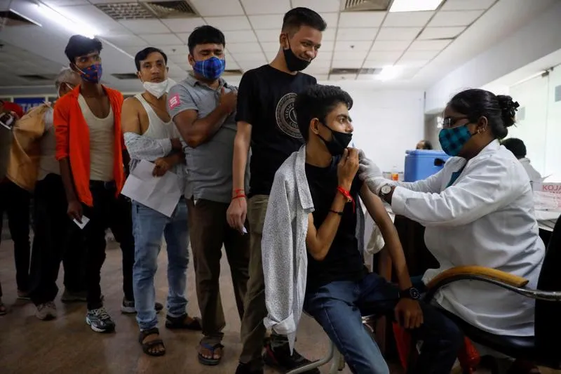 Tiêm phòng Covid-19 ở New Delhi, Ấn Độ, hôm 30/8 - Ảnh: Reuters.