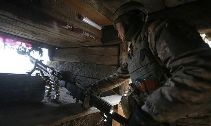 Ukraine bất ngờ tấn công dữ dội lực lượng dân quân miền Đông ảnh 12