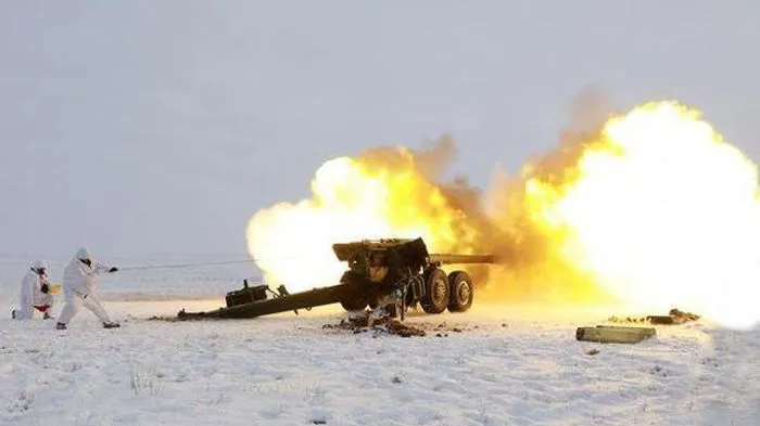 Ukraine bất ngờ tấn công dữ dội lực lượng dân quân miền Đông ảnh 9